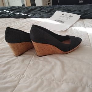 Tom's Wedges Size 8(fits like 7.5)